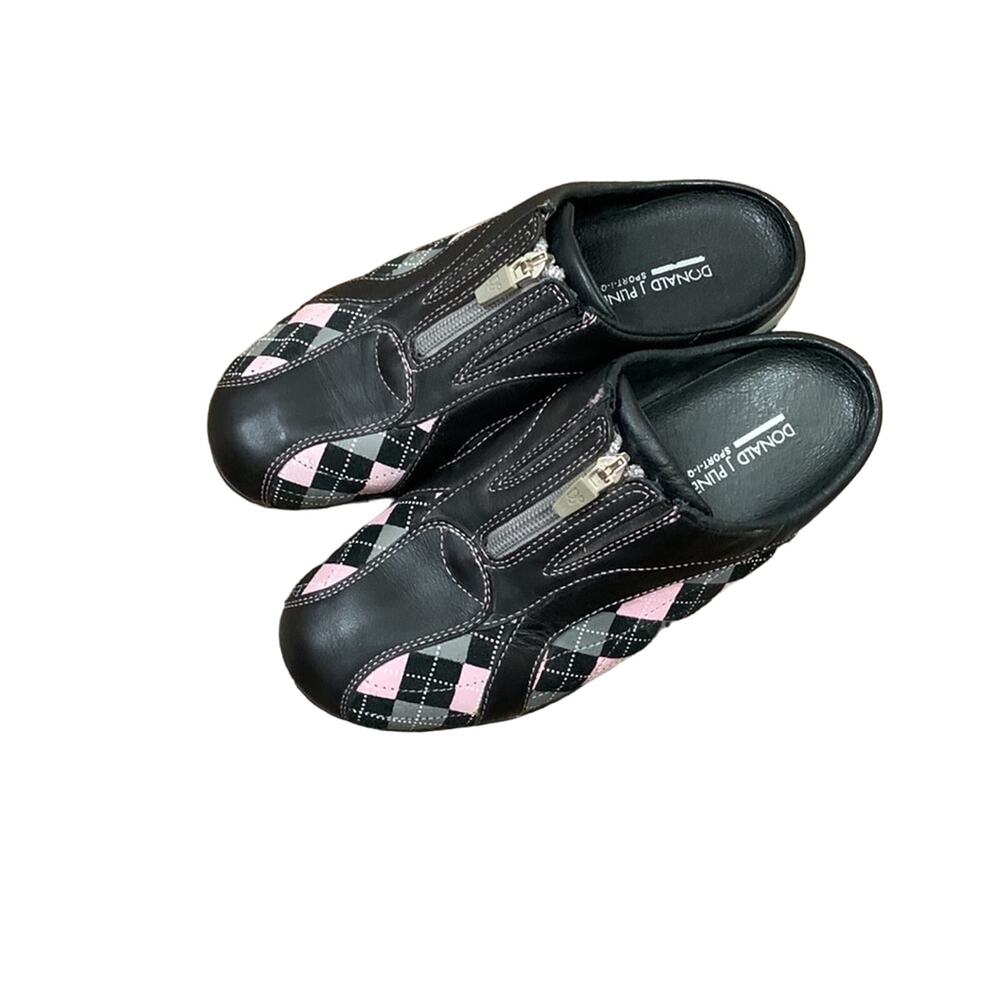 Donald J Piner Sport-I-que Argyle Plaid Black/Pink Slide-on Loafers Size 7